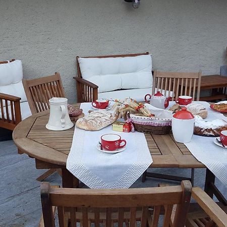 Maison Julie-Lungo La Via Francigena เอตรูเบละส์ ภายนอก รูปภาพ