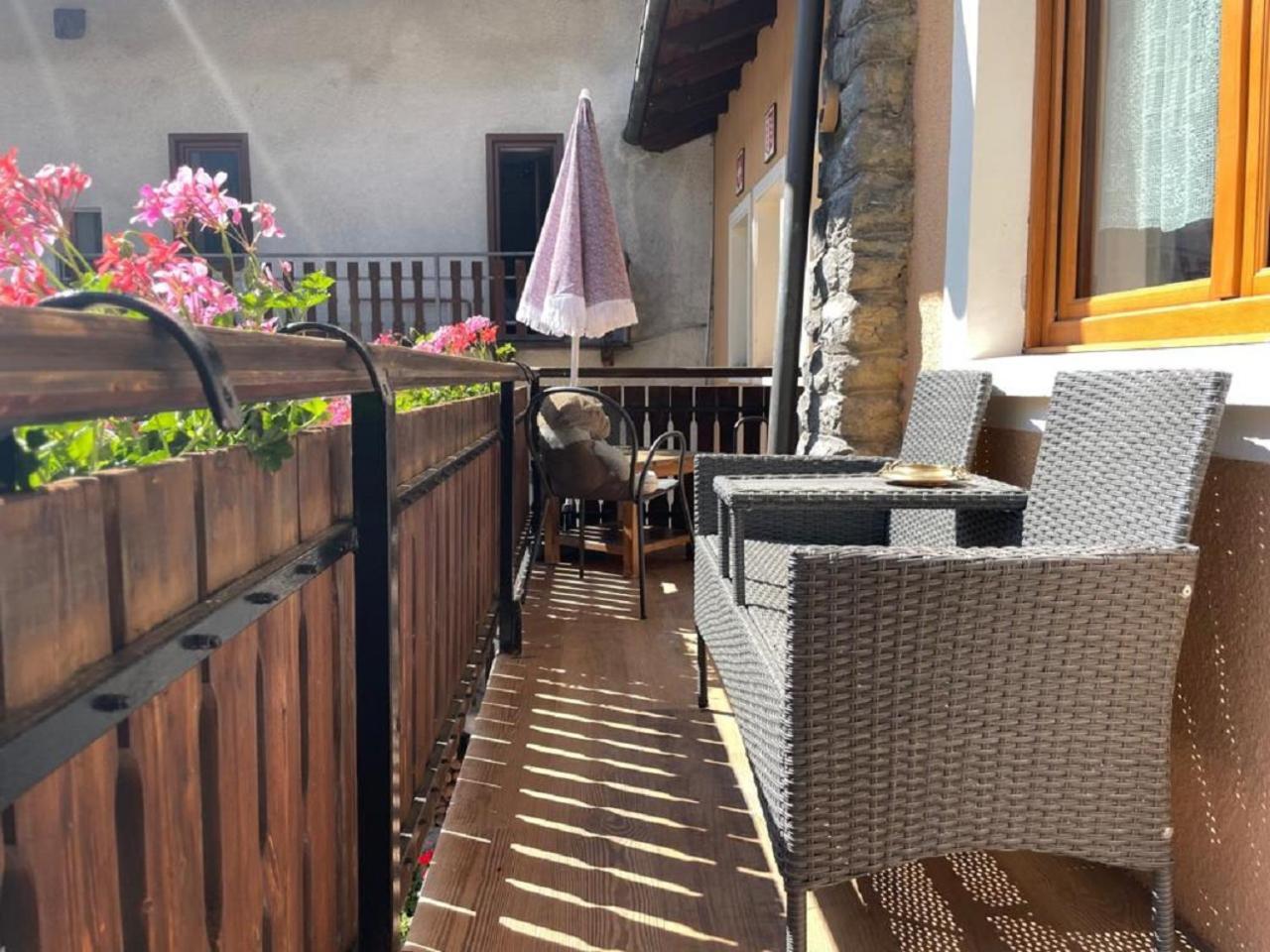 Maison Julie-Lungo La Via Francigena เอตรูเบละส์ ภายนอก รูปภาพ