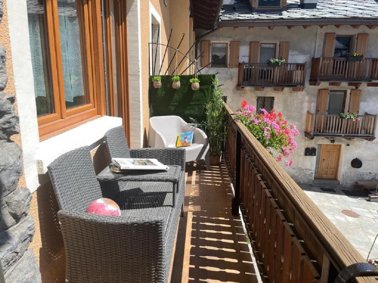 Maison Julie-Lungo La Via Francigena เอตรูเบละส์ ภายนอก รูปภาพ