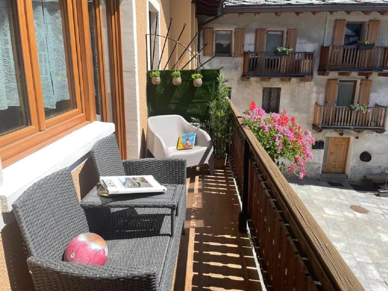 Maison Julie-Lungo La Via Francigena เอตรูเบละส์ ภายนอก รูปภาพ