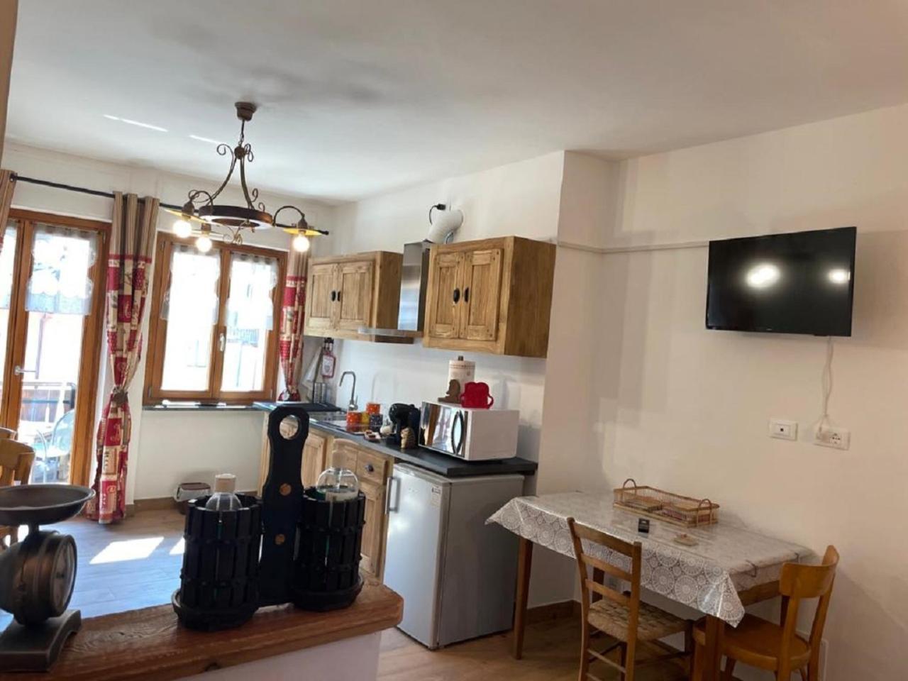 Maison Julie-Lungo La Via Francigena เอตรูเบละส์ ภายนอก รูปภาพ