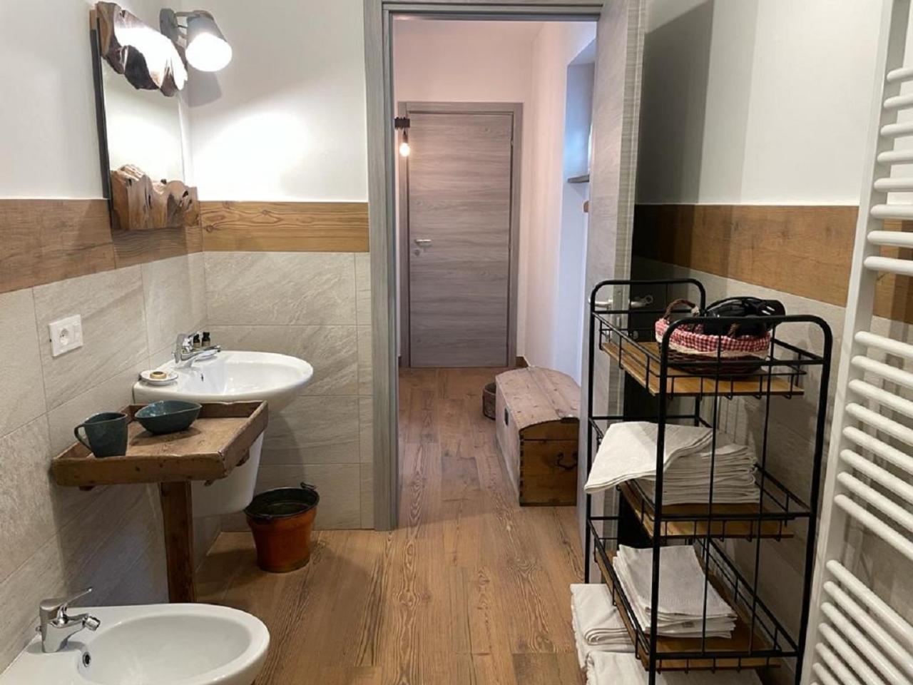 Maison Julie-Lungo La Via Francigena เอตรูเบละส์ ภายนอก รูปภาพ