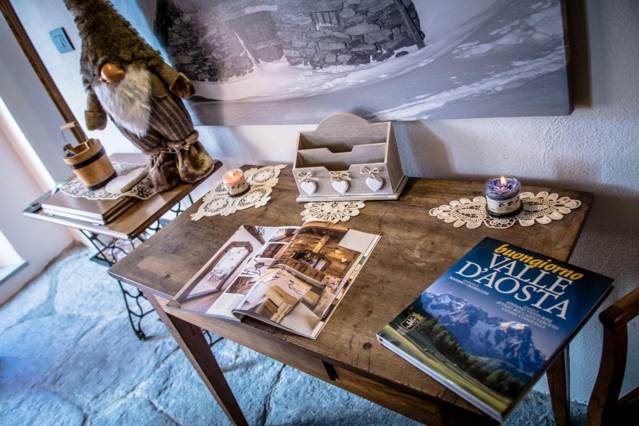 Maison Julie-Lungo La Via Francigena เอตรูเบละส์ ภายนอก รูปภาพ