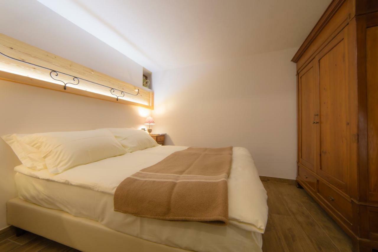 Maison Julie-Lungo La Via Francigena เอตรูเบละส์ ภายนอก รูปภาพ