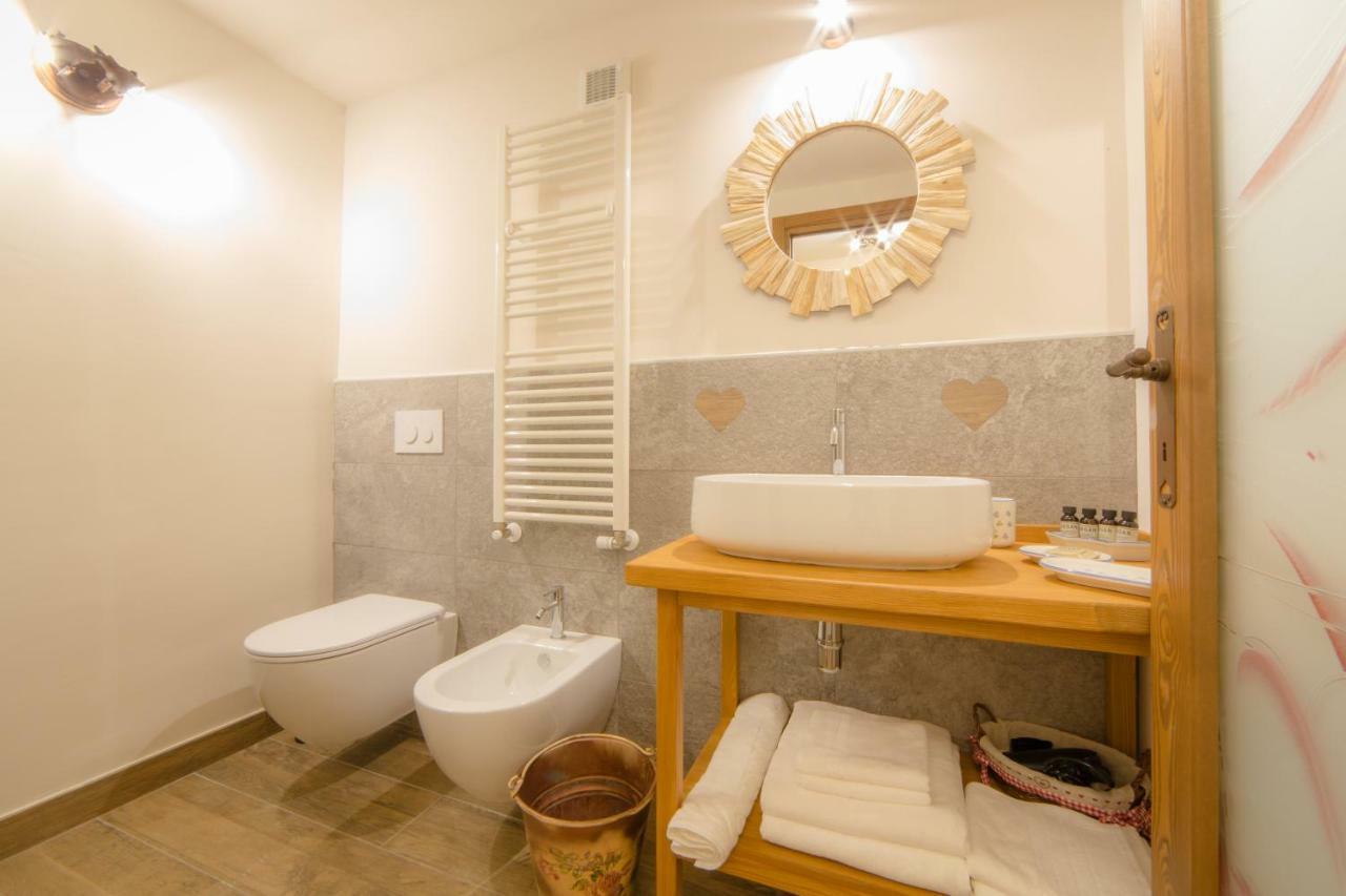 Maison Julie-Lungo La Via Francigena เอตรูเบละส์ ภายนอก รูปภาพ