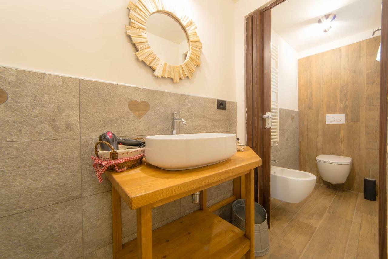 Maison Julie-Lungo La Via Francigena เอตรูเบละส์ ภายนอก รูปภาพ