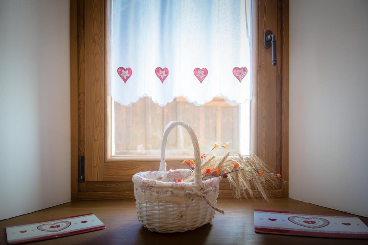 Maison Julie-Lungo La Via Francigena เอตรูเบละส์ ภายนอก รูปภาพ